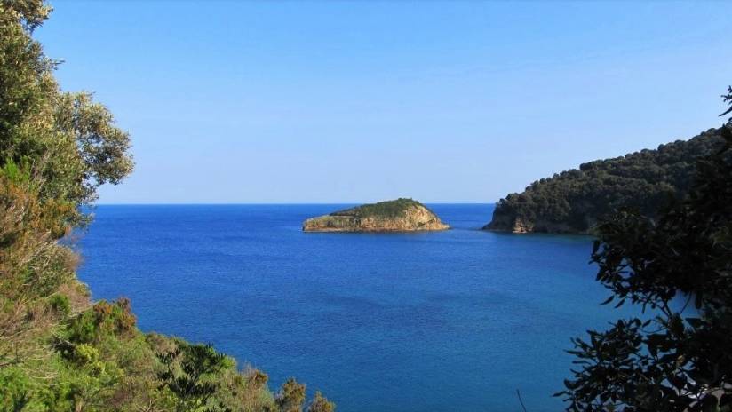 Isola d’Elba in 5 sensi: il mare che si ascolta, i pini che profumano d’estate